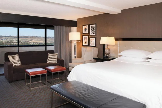 غرفة ديلوكس بسرير كينج، Sheraton Mission Valley San Diego 1/6