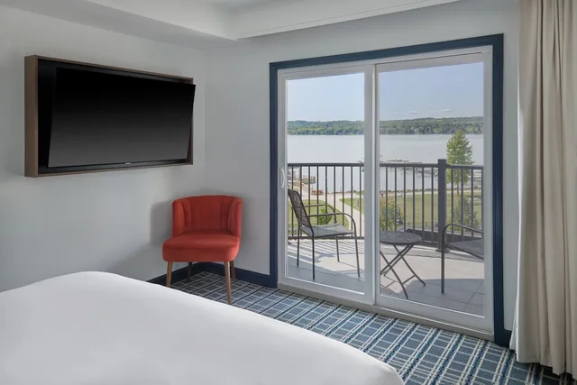 Studio, King Bed, Lake Side، Hotel Canandaigua, Tapestry Collection by Hilton 4/9