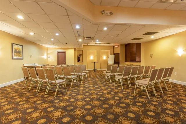 غرفة بسريرين مزدوجين، Gardentree Hotels Memphis East near I 40 2/2