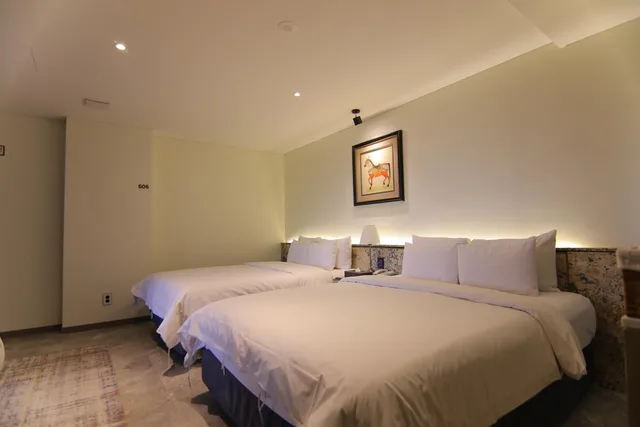 غرفة بسريرين منفصلين بإطلالة، Hotel Gite 4/10