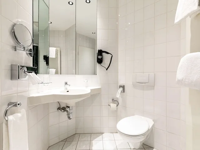 غرفة بريفيليج بسرير كينج بإطلالة على الفناء، Mercure Hotel Bad Oeynhausen City 4/4