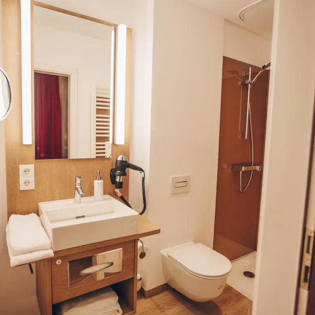 غرفة بسرير مزدوج بحمام خاص، Hotel Luckys Inn Gmbh 10/10