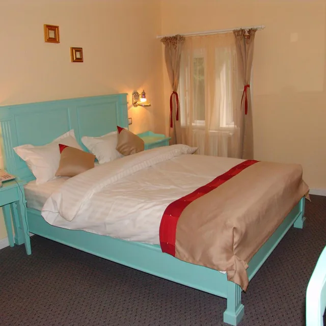 جناح بغرفتي نوم، Bastion Hotel 6/10