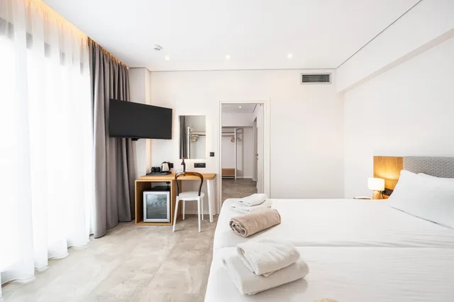 Superior, Double Bed, Inland View، Athina Palace Resort & Spa 1/10