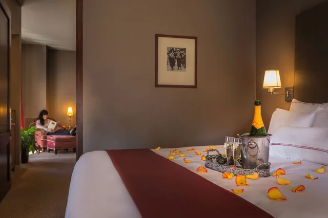 جناح بسرير كينج بشرفة مع أريكة، Hotel Giraffe 2/2
