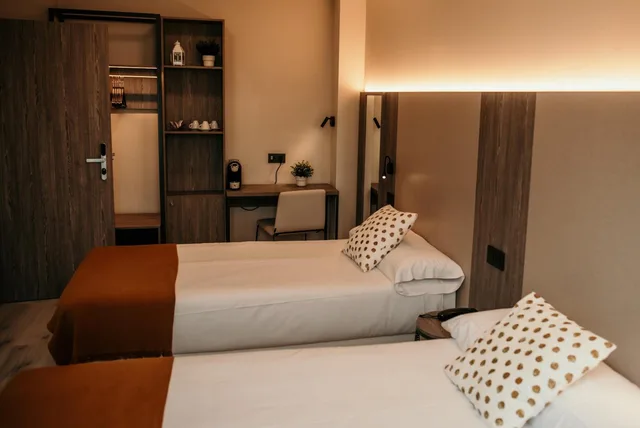 غرفة ثلاثية، Hotel Lux Melide 4/8