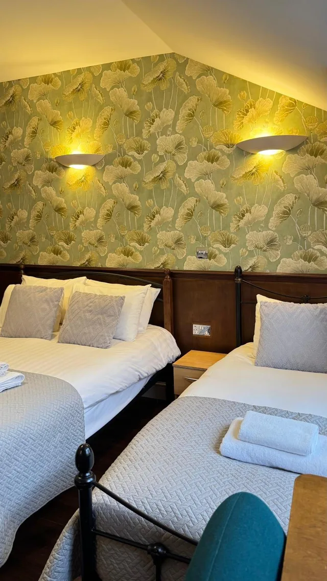 غرفة قياسية ثلاثية، The Marker Hotel 2/2