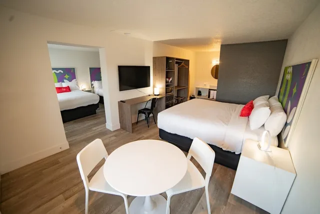 جناح جونيور بسرير كينج وسريرين كوين، Baymont by Wyndham Jacksonville Airport 1/4