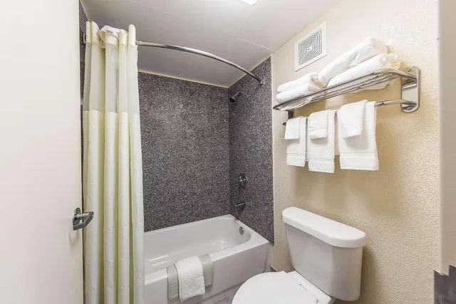 غرفة بسرير مزدوج، Quality Inn Forest City, NC 6/8