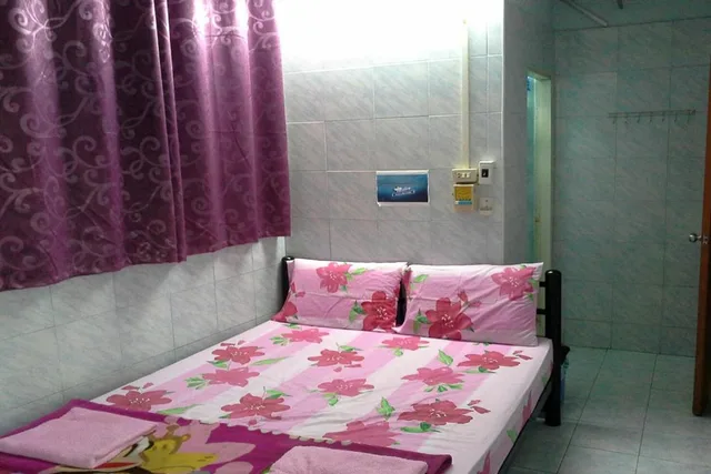 غرفة ثلاثية بحمام مشترك، New Central Guesthouse 1/6