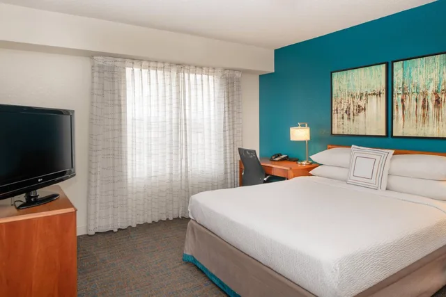 جناح بسرير كوين بغرفتي نوم مع أريكة، Residence Inn by Marriott Newark Silicon Valley 2/10