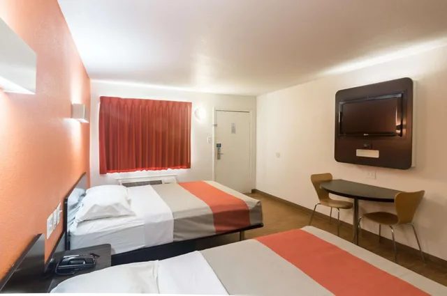 2 Queen Beds Non-Smoking, Motel6 Wichita Falls, TX - North 7/10