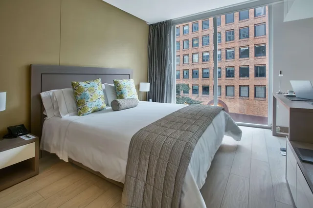 غرفة سوبيريور بسرير كينج، 100 Luxury Suites By Preferred 2/5