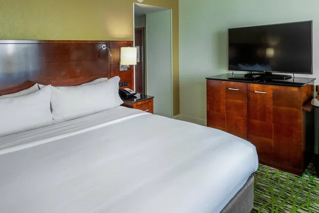 غرفة قياسية مع دخول صالة النادي، Marriott St Louis West 10/10