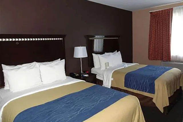 غرفة بسريرين مزدوجين، Travelodge by Wyndham Ozone Park 3/3