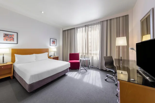 غرفة بسرير كينج وسرير كوين، Flagstaff Gardens Hotel 2/7
