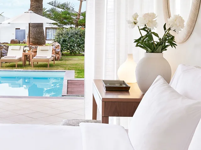 Swim Up, Family, Double and Twin Beds, Private Garden، Amirandes, A Resort to Live 6/8