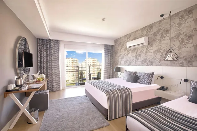 Pool, Standard, 1 Double and 1 Single Bed، Greenwood Suites Resort 4/5