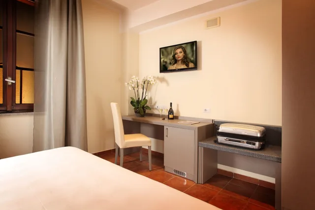 Room, Double Bed, Hearth Hotel 2/4