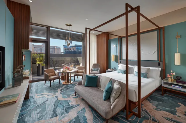 غرفة بسرير مزدوج بشرفة، Mandarin Oriental Wangfujing Beijing 1/1
