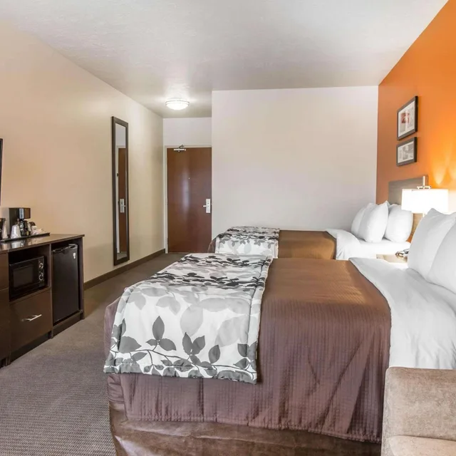 غرفة بسريرين كوين مع أريكة، Sleep Inn & Suites Page at Lake Powell 5/10