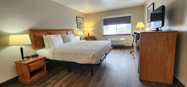 غرفة بسرير كينج لذوي الإعاقة، SureStay Plus Hotel by Best Western Rexburg 4/7