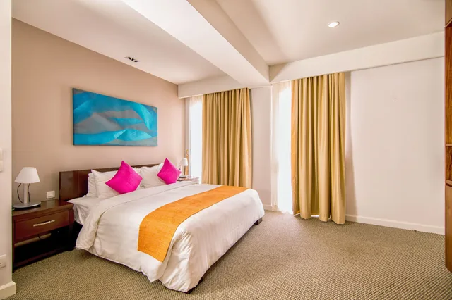 3 Bedrooms, Family Suite, 1 Single and 2 Double Beds, Kitchen، Central Mansions 9/10