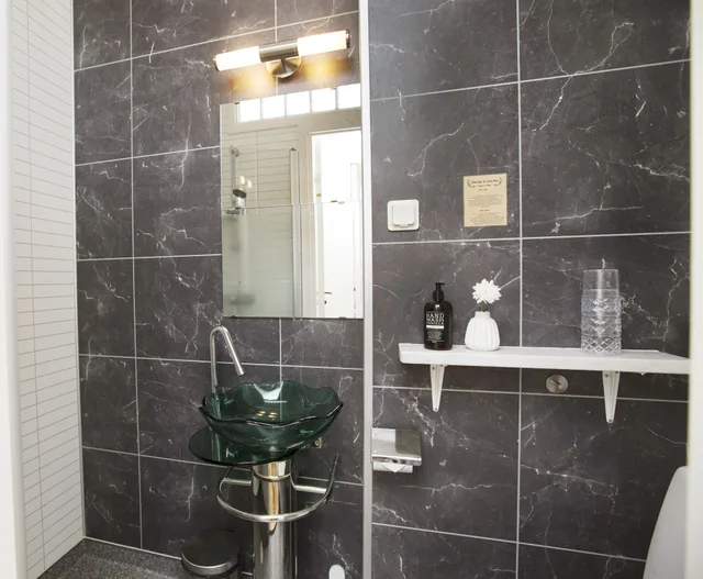 2 Bedrooms, Mini, Triple, 1 Queen and 1 Single Bed، Breda Blick 3/3