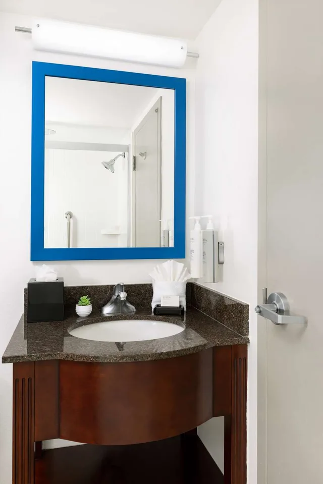 جناح عائلي، Hampton Inn Naples - Central 4/5