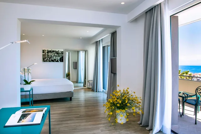 Junior Suite, Sea View, Hilton Sorrento Palace 1/2