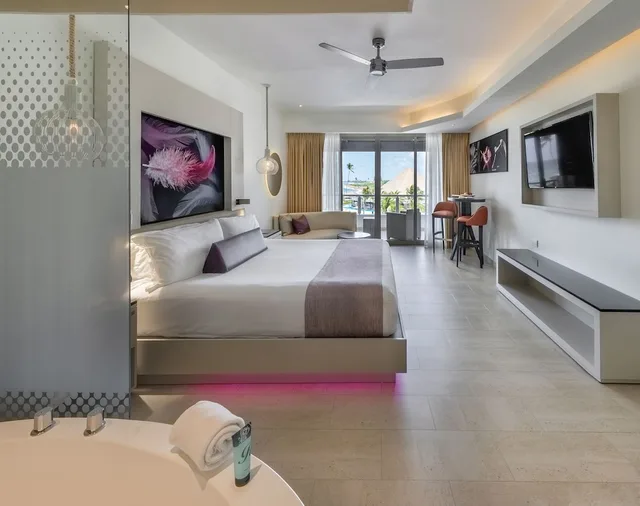 Diamond Club, Junior Suite, Luxury, 2 Queen Beds, Ocean View، Royalton CHIC Punta Cana, An Autograph Collection All-Inclusive Resort & Casino - Adults Only 1/2