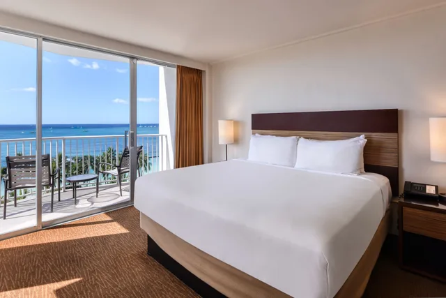 Room, King Bed, Ocean Front، Park Shore Waikiki 1/5