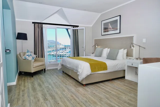 غرفة قياسية بسرير كينج بإطلالة على البحر، Simon's Town Quayside Hotel 3/10