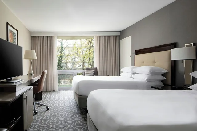 غرفة قياسية بسريرين مزدوجين لذوي الإعاقة، Marriott St. Louis Airport 5/7