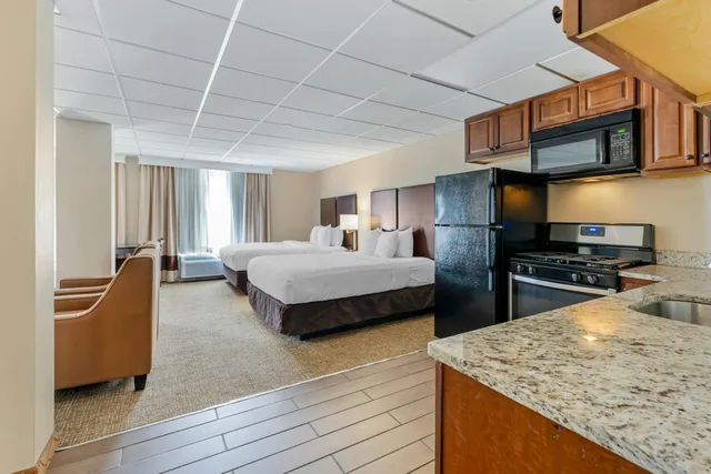Upgrade, Efficiency, 2 Queen Beds، Comfort Inn & Suites Triadelphia - Wheeling 4/6