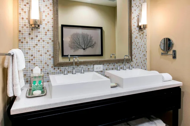 Suite, Playa Largo Resort & Spa, Autograph Collection 5/5