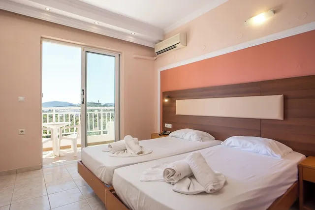 غرفة أساسية بسرير مزدوج وسرير فردي، Diagoras Hotel 1/10