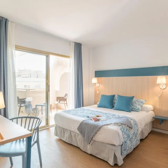 غرفة بسرير مزدوج مع سرير إضافي، Hotel Rentalmar Salou Beach 3/10