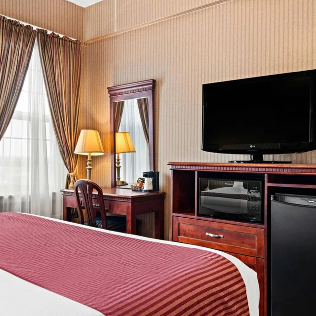 جناح بسرير كينج مع أريكة، Genetti Hotel SureStay Collection By Best Western 6/8