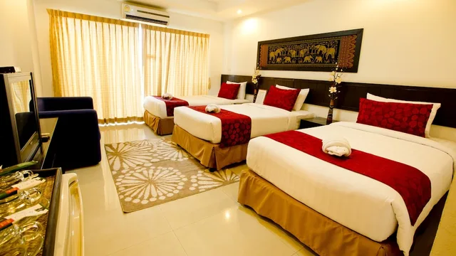 غرفة ديلوكس ثلاثية بسرير كينج وسرير فردي، Sinsuvarn Airport Suite 2/4