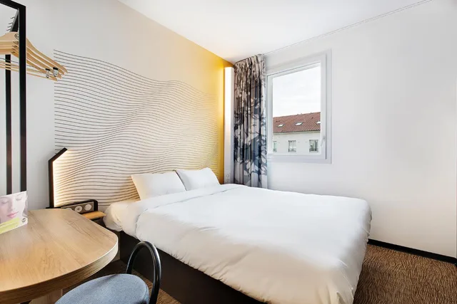 Room, Queen Bed, B&B HOTEL Lyon Centre Perrache 6/10