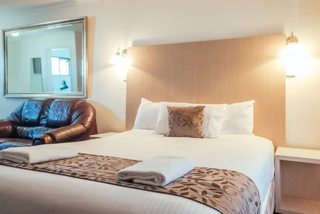غرفة ديلوكس عائلية بسرير كوين وسريرين منفصلين، BIG WINDMILL CORPORATE & FAMILY MOTEL 3/7