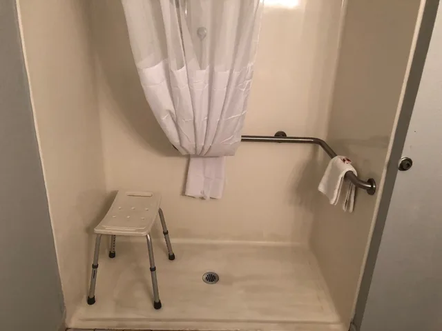 غرفة قياسية بسرير كوين لذوي الإعاقة، Super 8 By Wyndham Lake Charles Sulphur 8/8
