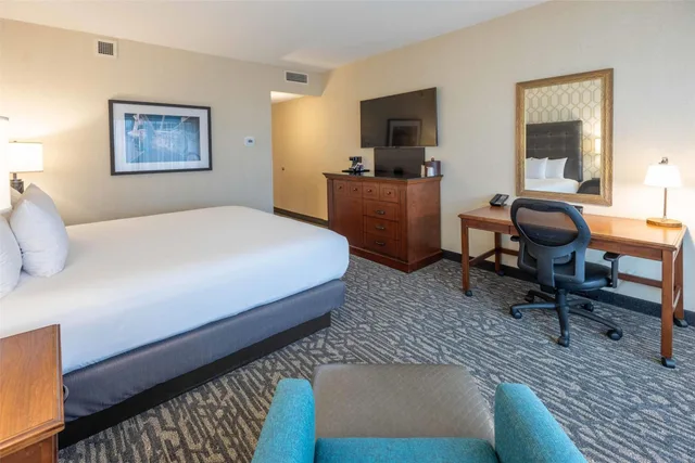 غرفة ديلوكس بسرير كينج، Drury Plaza Hotel St Louis Chesterfield 3/4