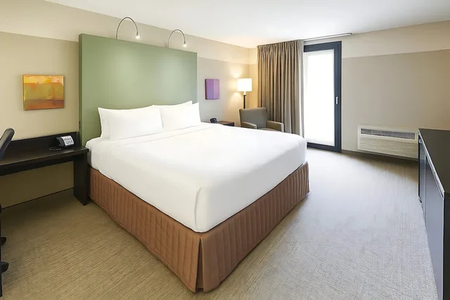 جناح بسرير كينج بغرفة نوم واحدة في طابق مرتفع، Crowne Plaza Chicago West Loop 2/4