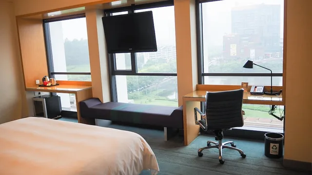 غرفة بسرير كينج بإطلالة على المدينة، Aloft Nanhai Foshan 4/6