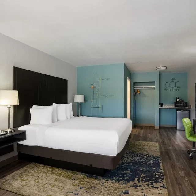 غرفة كبيرة بسرير كينج، Richland Riverfront Hotel, Ascend Hotel Collection 2/6