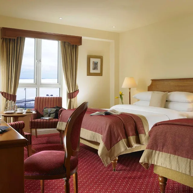 غرفة بسرير مزدوج أو سريرين منفصلين، Galway Bay Hotel 1/3