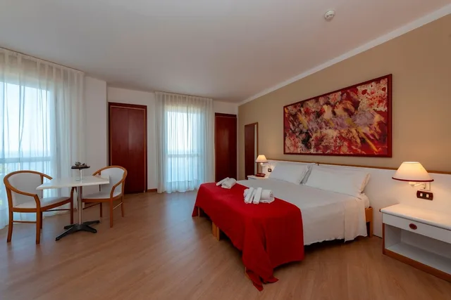 غرفة بسرير كوين بإطلالة على البحر، Torre Normanna 1/4
