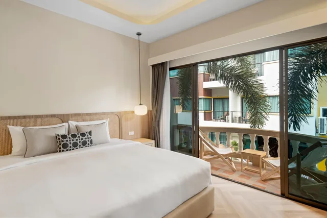 Deluxe, King Bed, Pool View, No Elevator، Buasri Boutique Patong 3/10